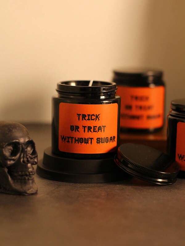1 pieza Vela de Halloween enlatada para decoración del hogar. Es una vela perfumada de cera de soja artesanal con aceite esencial vegetal. Es adecuada para la decoración del festival de Halloween, la decoración de la sala de estar y el dormitorio, la decoración de la mesa del comedor, los regalos y recuerdos del festival de Halloween, y agrega un ambiente de Halloween. Es una herramienta mágica, decoración de mesa, vela perfumada