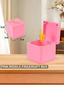 惊喜礼盒，完美的恶作剧手形弹出式礼物，成人礼盒，新奇有趣的圣诞恶作剧中指手形雕像，为您的母亲、父亲、妻子、女友、男友、丈夫或朋友的生日、派对或休闲聚会增添趣味，用这款迷人又奇特的礼盒增添惊喜、欢乐、恶作剧、趣味礼物，母亲节毕业礼物