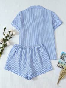 2 件女士可爱甜美蓝白条纹印花睡衣套装，翻领纽扣短袖上衣和蝴蝶结短裤，夏季睡衣和家居服 - 藍白色 - 查看 2
