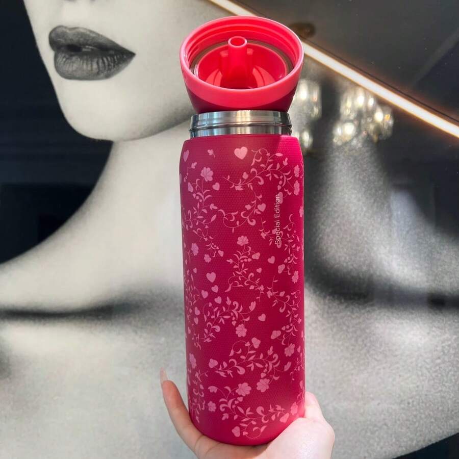 This 32-Ounce Brand-New Original Stainless Steel Insulated Water Bottle Is Produced By Ovarra Company. It Comes With A Straw And Is A Portable Water Cup, Perfect For Use During Exercise. It Can Keep Beverages Cold For Up To 24 Hours And Maintain The Temperature Of Hot Water. This Sports Water Bottle Is Specially Designed For Those Who Enjoy Drinking Beverages And Is Suitable For Use In Schools, Gyms, Travel, Daily Commutes, Outdoor Picnics, Summer, Outdoor Activities, Camping, Dormitories, Yoga, Driving, Office Commutes, Teachers, Graduation Gifts, Teacher Gifts, Valentine's Day Gifts, Birthday Gifts, Thanksgiving Gifts, Christmas Gifts, Halloween Gifts, Halloween Decorations, Party Supplies, Etc. - 紅色花 - 查看 1