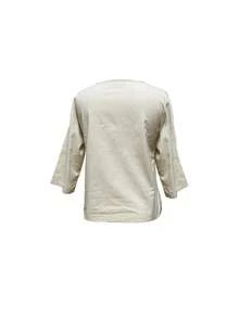 女式缺口领纽扣细节梭织衬衫，宽松版型