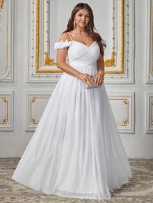 加优雅花朵露肩细肩带婚纱，适合婚礼白色礼服新娘