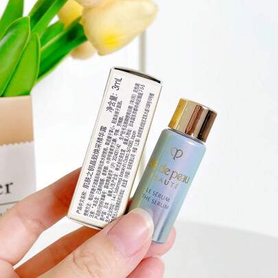  Tinh chất dưỡng da CPB Radiance Boosting Serum 3ml, thích hợp sử dụng hàng ngày.