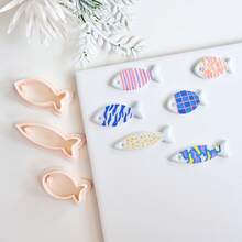 1/2/3 pezzi/set di piccoli stampi in argilla polimerica a forma di pesce per orecchini e creazione di gioielli, design a pendente a forma di pesce, stampi in argilla morbida per la realizzazione di ciondoli e decorazioni per collane, sagome 3D stampate a forma di animali con bordi affilati in PLA per orecchini - Pescare - Visualizzare 3