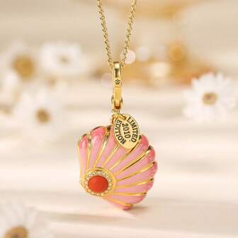 1pc Fashion Enamel Gradient Pink Shell Letter Cultured Pearl Pendant Necklace, Cool Personalized Jewelry For Women Party, Beach Holiday Gift, Bag & Key Chain Pendant