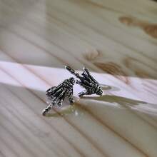 1 Pair Halloween Skull Hand Earrings Middle Finger Funny Exaggerated Earrings Punk Style Accessories - Silver - View 2