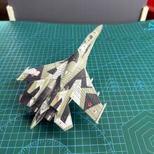 Su-35 战斗机模型，1:100 比例，需要手动组装，适合收藏，作为送给朋友或家人的礼物，包括展示架。 - 彩色 - 查看 2
