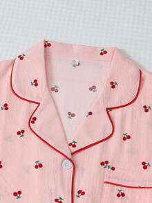 樱桃印花睡衣套装，甜美可爱翻领纽扣短袖上衣和长裤，女士睡衣和家居服 - 粉色 - 查看 3