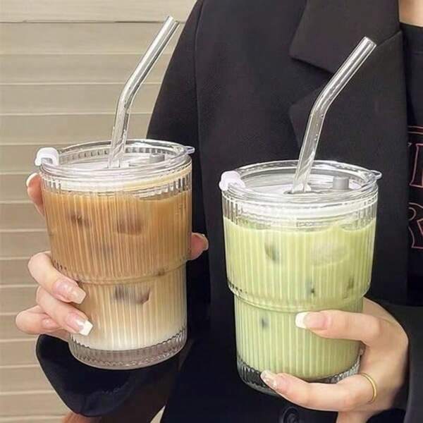 13 Unzen Glas (mit Deckel und Strohhalm), Eiskaffe Becher (mit Deckel), transparentes geripptes Glas (geeignet für Kaffee, Smoothies, Cocktails, Eistee), Glas mit Strohhalm und Deckel