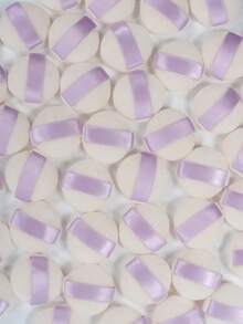 5/10/20/30/50个装迷你圆形粉扑，采用超柔软天鹅绒材质，专为定型、眼部及眼角设计，适合所有肤质。可用于化妆、家居装饰、梳妆台、旅行、卧室等场合。也可用于化妆配件、美妆蛋、粉扑、化妆海绵等。此外，它也是圣诞礼物、化妆工具、礼品、女士礼物、圣诞礼物、赠品、旅行必备品等。 - 彩色 - 查看 8