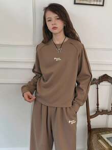 Dazy Kids 2 件套青少年女孩圆领针织字母刺绣上衣和裤子，秋季服装，返校服装 - 棕色 - 查看 4