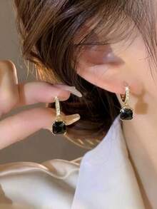 1 Pair Luxury Retro High-End Black Zirconia Clip-On Earrings, Suitable For Women's Daily Wear (Random Number Of Diamonds) - Yellow Gold - View 1