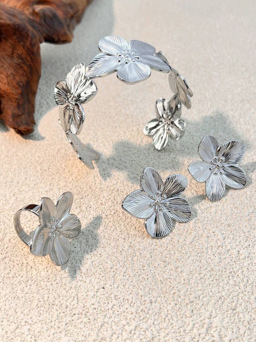 4pcs Fashionable Stainless Steel Ladies' Jewelry Set, Including Silver Flower Ring, Bracelet, Earrings, Suitable For Daily Wear, Dates, Beach Parties, And As Valentine's Day Gift Valentines