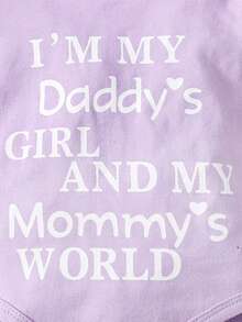 Conjunto de 3 piezas para bebé niña: body de color sólido con letras, pantalones florales y diadema - Morado - Ver 4