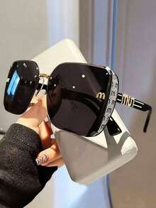 1pc Oversized Women's Fashion Fashion Glasses, Frameless Metal Letter Personalized Glasses, Summer Holiday Travel Beach Accessory