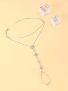 1 件镶有水钻的 4 星形手指手链，女士派对配饰