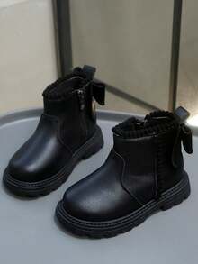 1双儿童秋冬靴，侧拉链纯色简约百搭低帮休闲靴，舒适保暖，适合女孩室内外穿着，休闲度假皆宜