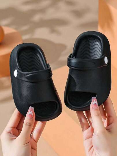 HAHABOBO Nuevas sandalias de verano y otoño para niños hechas de material EVA, adecuadas tanto para niños como para niñas, de unicolor, simples y de moda casual. Las sandalias son suaves, cómodas, ligeras y tienen los dedos de los pies al descubierto. Son aptas para todas las estaciones, duchas interiores, actividades al aire libre y zapatos de jardín.