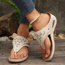 2026 New Style Women's Wedge Heel Flip-Flops - Breathable Hollow-Out Toe & Clip Design, Lightweight Synthetic Cover Sandals With Cushioned EVA Insole & Non-Slip PVC Sole, Slip-On All-Season Casual Shoes, Comfortable Footwear, Crisscross Strap Design, Durable Traction Footwear - 白色 - 查看 4