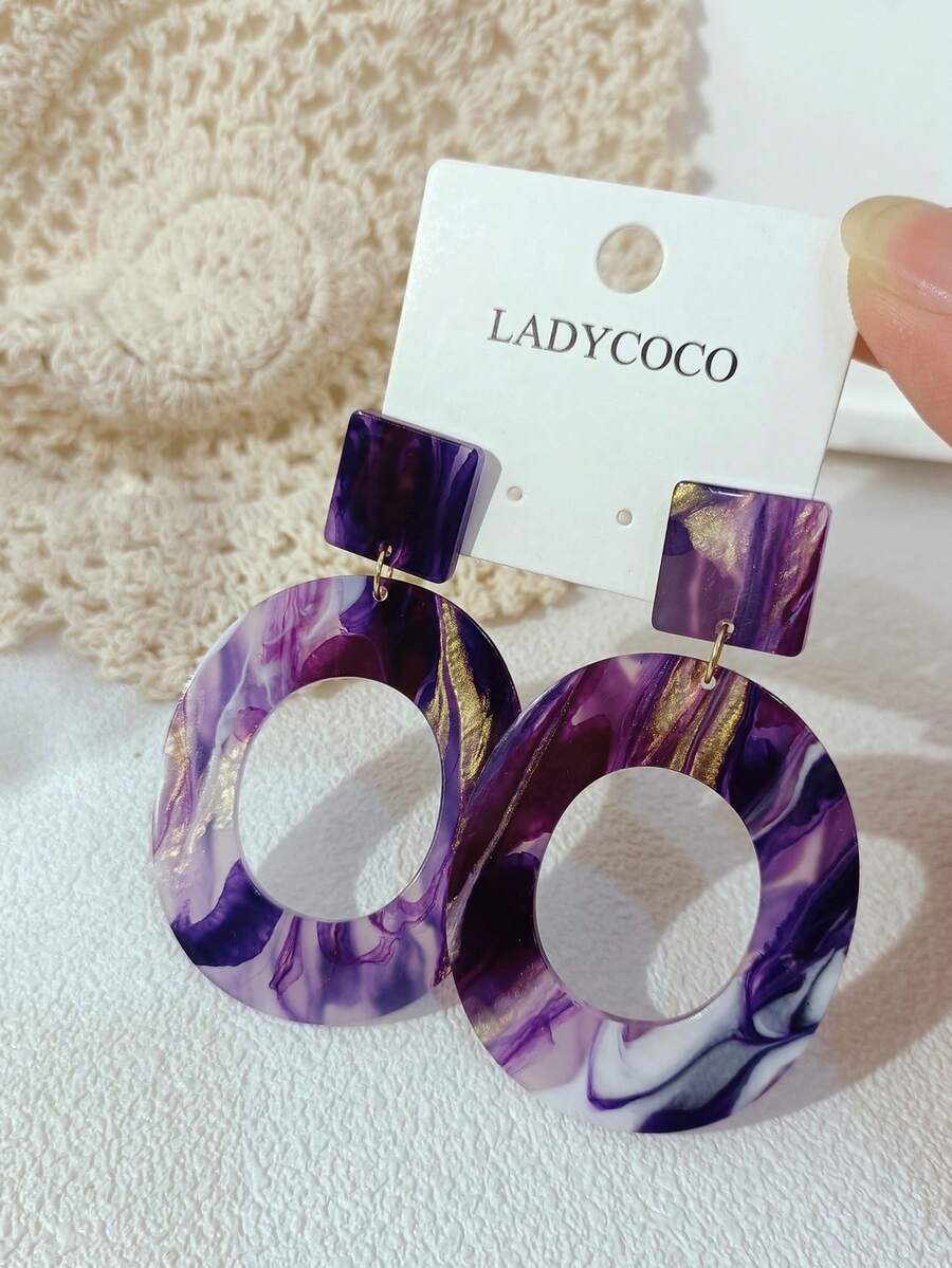 1对时尚性感夸张混色树脂材质耳环，独特搭配提升您的时尚感，适合日常生活、休闲度假、派对等场合佩戴，也是理想的珠宝礼物（不对称纹理）