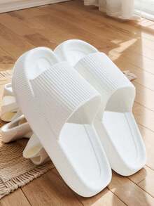 新款热销EVA男士拖鞋，轻便柔软，舒适透气，防滑鞋底设计，速干不臭脚，纯色款式休闲百搭，适合室内浴室淋浴和户外海滩，男女通用情侣凉鞋和拖鞋。