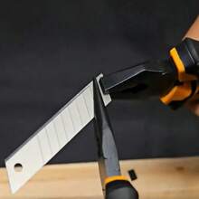 10pcs/Box 18mm Wide SK2 Material High Hardness Universal Precision Cutting Utility Knife Blades, Suitable For Cutting Wood, Plastic, Leather, Paper, Super Sharp, Heavy Duty, Long-Lasting Replacement Blades