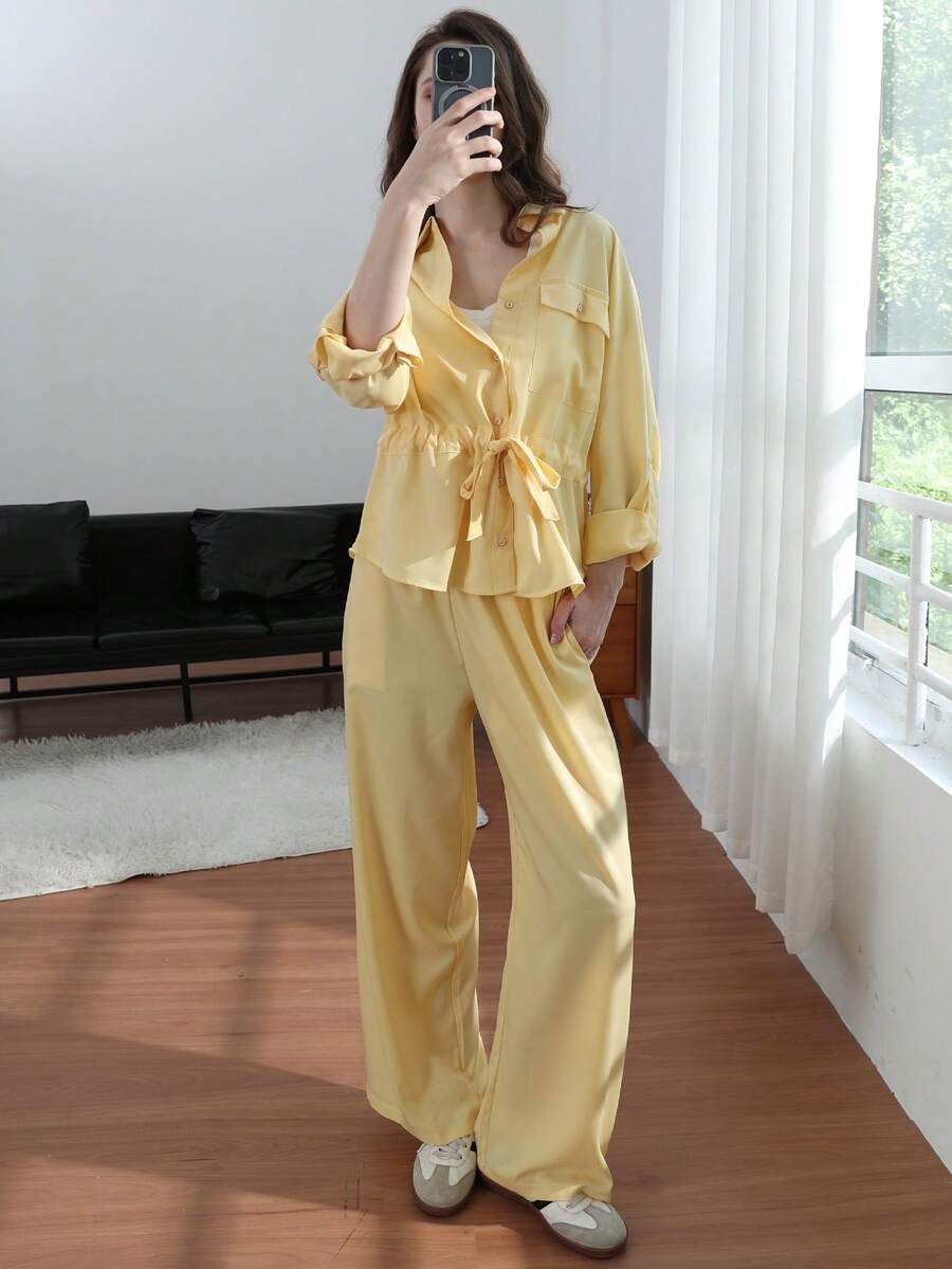 Bộ đồ thời trang nữ mới, áo kiểu voan hồng có eo điều chỉnh được, kết hợp với quần ống rộng voan.