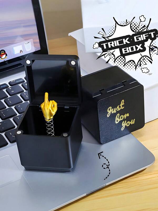 Überraschungsgeschenkbox, perfekter Streich-Handpop-up-Geschenk, Erwachsenen-Geschenk mit Box, neuartiger Streich-Mittelfinger-Handstatue als Weihnachtsnovität und lustiges Geschenk, um den Geburtstag, die Party oder ein gemütliches Zusammensein Ihrer Mutter, Ihres Vaters, Ihrer Frau, Ihrer Freundin, Ihres Freunds, Ihres Ehemanns oder Ihres Freunds aufzupeppen. Überraschung, Freude, Streich, lustiges Geschenk, Muttertags-Abschlussgeschenk