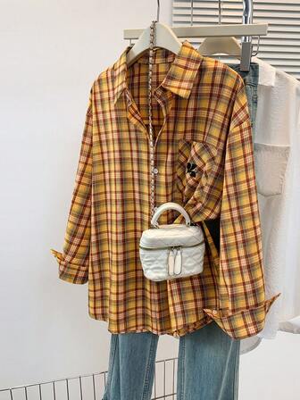 Damskjorta med rutig American Dopamine-logotyp och fickor framtill