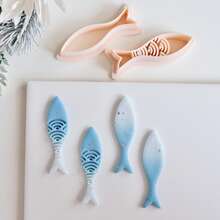 1/2/3 pezzi/set di piccoli stampi in argilla polimerica a forma di pesce per orecchini e creazione di gioielli, design a pendente a forma di pesce, stampi in argilla morbida per la realizzazione di ciondoli e decorazioni per collane, sagome 3D stampate a forma di animali con bordi affilati in PLA per orecchini - Pescare - Visualizzare 2