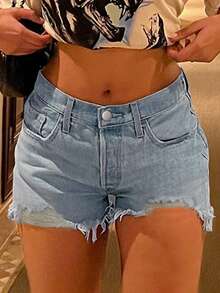 女士街头风水洗毛边弹力修身牛仔短裤，休闲日常穿着，带口袋，适合春夏和返校季 - 淺色水洗藍 - 查看 3