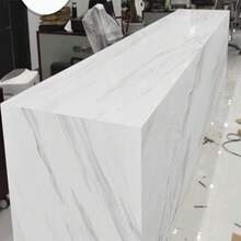 Marmor-Effekt Vinyl Folie - Abziehbare und klebbare Arbeitsplatten-Abdeckung für Küche, Tisch, Schränke (Weißer Granit) - Weiss - Übersicht 5