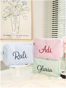 1 szt. Spersonalizowana torba z haftem, kosmetyczka/do przechowywania/kosmetyczka, lekka, wygodna, duża pojemność, uniwersalna, haftowana, personalizowana, idealny prezent dla dziewczyny, rodziny, koleżanek z klasy, sióstr, nadaje się na podróże służbowe, wakacje, prezenty dla druhen, kosmetyczka, spersonalizowany prezent dla niej, prezent na zaręczyny, kosmetyczka, prezent na wieczór panieński, upominki dla druhen, kalendarz świąteczny