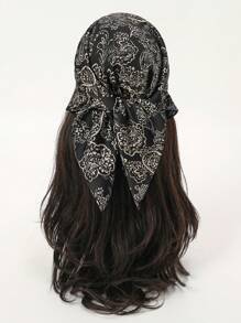 1条佩斯利花纹波西米亚风头巾，可作沙滩时尚围脖或连衣裙使用