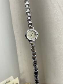 2025 Hochwertige Lässig Quarzuhr für Frauen mit Edelstahlarmband, rundes Zifferblatt, Kratzfest für den täglichen Gebrauch