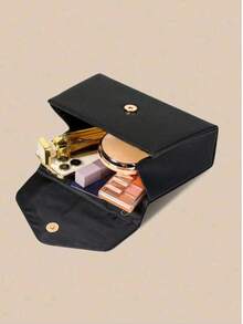 This Evening Bag Has A Certain Capacity, Which Can Hold Personal Items Such As Mobile Phones, Wallets, And Cosmetics. The Handheld Design Is Convenient To Hold.