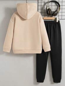 两件套男童休闲时尚字母印花落肩连帽卫衣和裤子套装，带保暖内衬连帽卫衣和裤子，适合秋冬季穿着 - 卡其色 - 查看 2