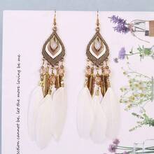 1 par de pendientes bohemios con borlas de plumas y cuentas, pendientes en forma de gota de agua adecuados para que las mujeres los usen en vacaciones