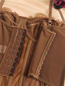 Top tipo corsé con aros y encaje negro Y2K: bustier con varillas y cierre de gancho y ojal en la parte trasera, top corto con tirantes finos de malla transparente. - Marrón - Ver 6