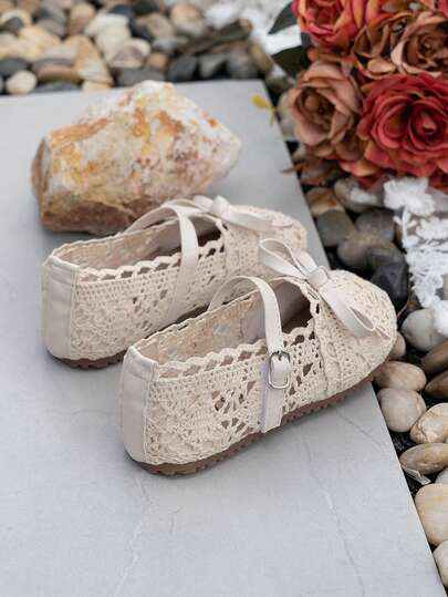 1 Pair Of New Comfortable And Breathable Lace Canvas Flat Shoes, Suitable For Little Girls, Comfortable And Non Slip Walking Shoes, Fashionable Outdoor Flat Shoes Suitable For Spring, Autumn And Summer