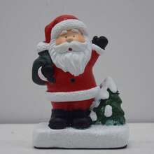 1 pièce Artisanat de Noël en résine Père Noël Petit chapeau court avec ruban rouge Décoration, style de luxe léger Ornement de vacances - Convient pour les cadeaux, la décoration de la maison, l'affichage multifonctionnel sur le bureau, la création d'une ambiance de maison et de cuisine, pendentifs artisanaux créatifs pour orner le porche ou l'arbre de Noël