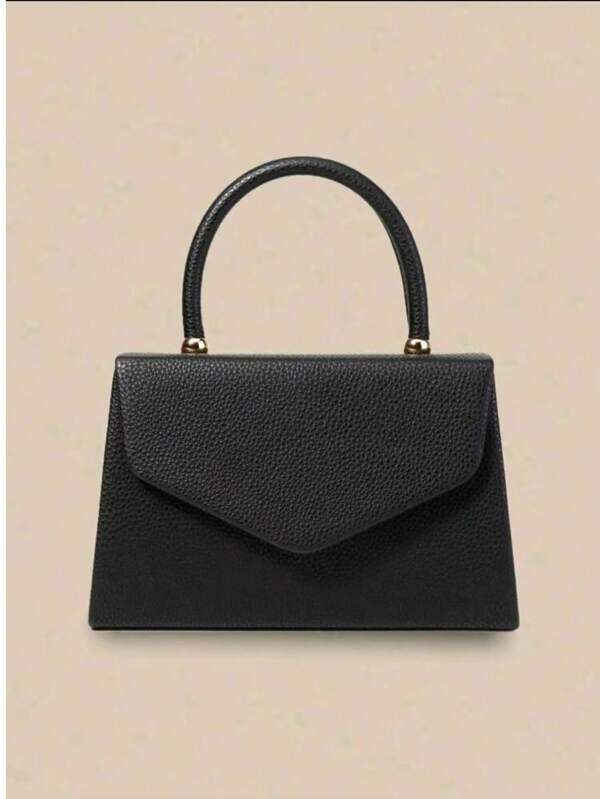 هذه حقيبة مسائية لها سعة معينة، والتي يمكن أن تحتوي على العناصر الشخصية مثل الهواتف المحمولة والمحافظ والمستحضرات التجميلية. التصميم القابل للحمل باليد مريح للحمل.