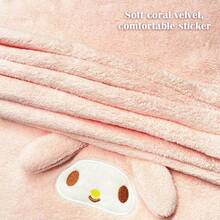 Miniso Sanrio My Melody 珊瑚绒毛巾 | 采用优质珊瑚绒面料制成，触感如云朵般柔软，吸水迅速，储水能力强，可快速吸干水渍，保持肌肤干爽。 (1 条) - 粉色 - 查看 2