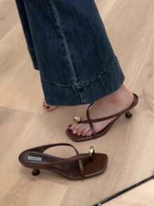 5厘米撞色极简坡跟人字拖，2025夏季露趾高跟鞋，猫跟鞋