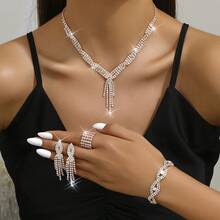 Women's Fashion Jewelry Set (5PCS/Set) This Is A Women's Fashion Jewelry Set, Also A Stylish Bridal Jewelry Set. It Is A 5-Piece Set Including A Necklace, Earrings, A Bracelet, And A Ring, Designed As An Accessory Wedding Dresses And Formal Gowns. It Features An Elegant, Versatile, And High-End Style. Women Who Fashion And Elegance, This Jewelry Set (Containing Earrings, A Necklace, And A Ring) Is Suitable Matching With Outfits On Daily Occasions, Festivals, Gatherings, And Parties. Furthermore, It Serves As A Family Members And Friends, And Also Makes A Fashionable Present Brides And Bridesmaids At Weddings. It Is Truly A Stylish And Elegant Women's Jewelry Set. - 金色 - 查看 3