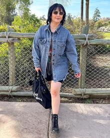 Vetinee Women's Oversized Button Up Frayed Hem Shacket Long Sleeve Pockets Denim Jean Jacket - 千洋之藍 - 查看 5