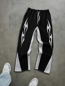 Pantalones sanitarios modernos y modernos para hombre con estampado de contraste de color y patrón de llamas, pantalones para hombre con diseño de contraste de color con cordón, tela de poliéster transpirable y antitranspirante, con bolsillos y cintura elástica, estilo callejero underground, patineta, hip-hop y rap. - Negro - Ver 1