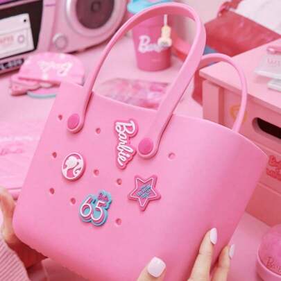  Bolsa de almuerzo perforada de la serie Barbie Sun Shine de MINISO (rosa) | ¡Llega el encanto del rosa de Barbie! Con una apariencia rosa brillante, muestra completamente la dulzura y la vitalidad, interpretando perfectamente el estilo de moda de Barbie. (1 pieza)