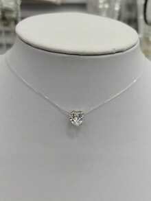 1 件方晶锆石镶嵌蛋形莫桑石银项链