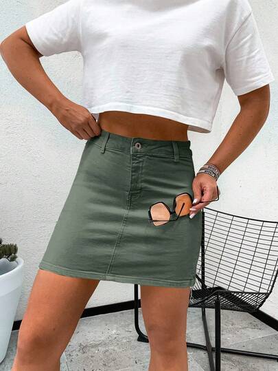 Women's Stretch Denim Washed Skirt With Pockets, Stylish, Simple, Suitable For Everyday Wear. Women's Color Fabric Skirts In Black, Beige, And White. Fitted, Stretchy, Simple, Suitable For Summer.